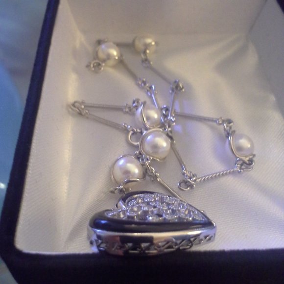 White Gold Heart Necklace wi Diamonds,Pearl& Onyx - Picture 7 of 12